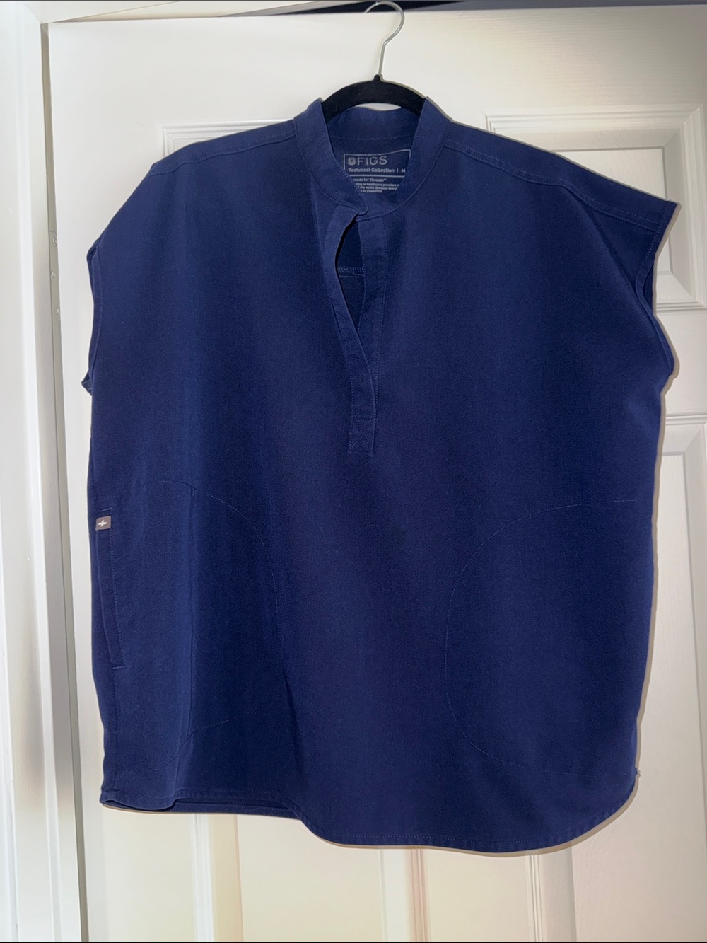 Figs Women's Navy top scrubs nu-țil